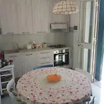 Casa Anna In Riva Al Mare Апартаменты *